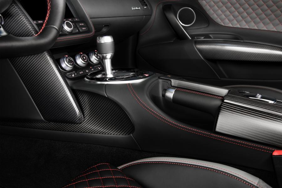 Интерьер Audi R8 Competition 2014 года  (фото 14 из 14)